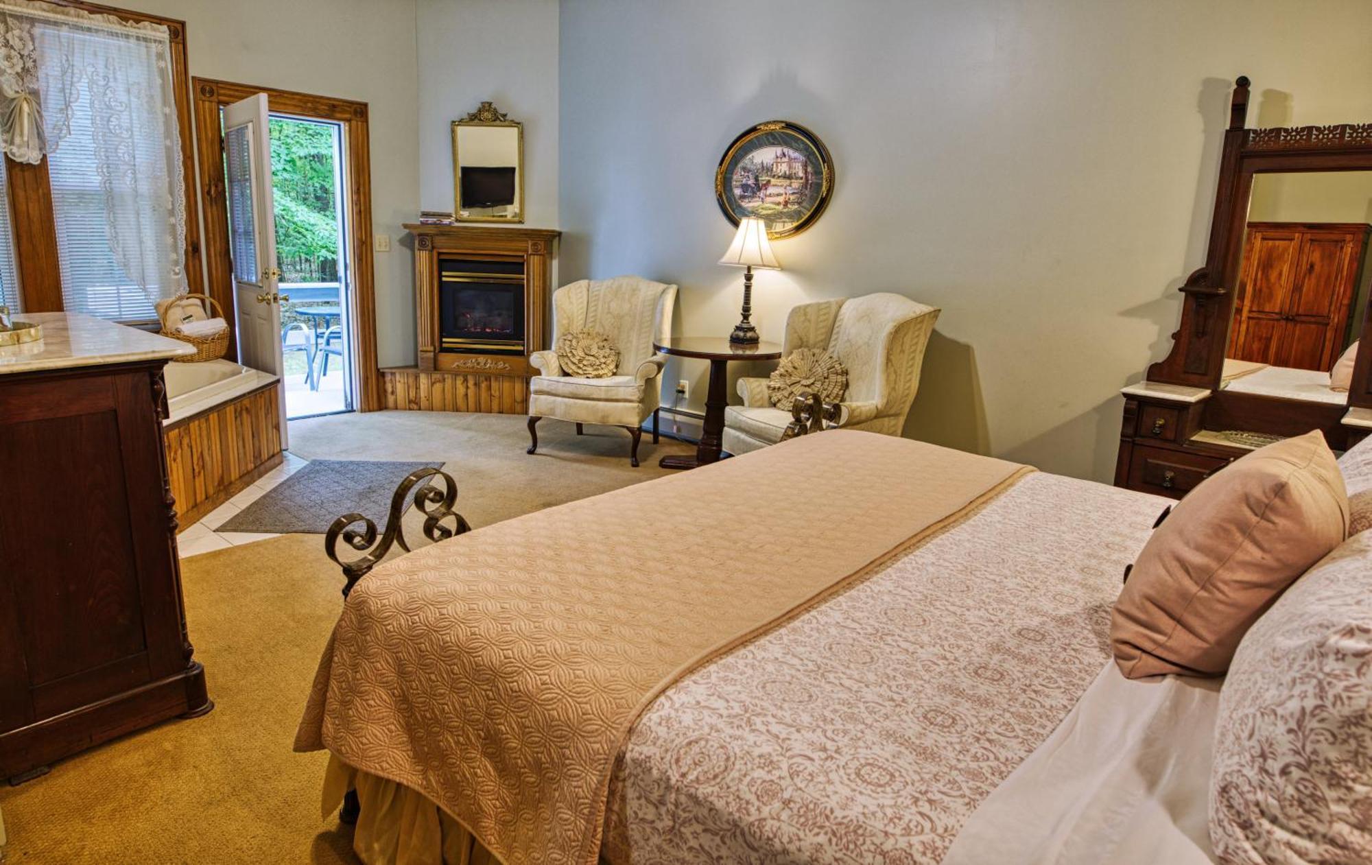 Rockwell Falls Inn And Wine Bar Lake Luzerne 외부 사진