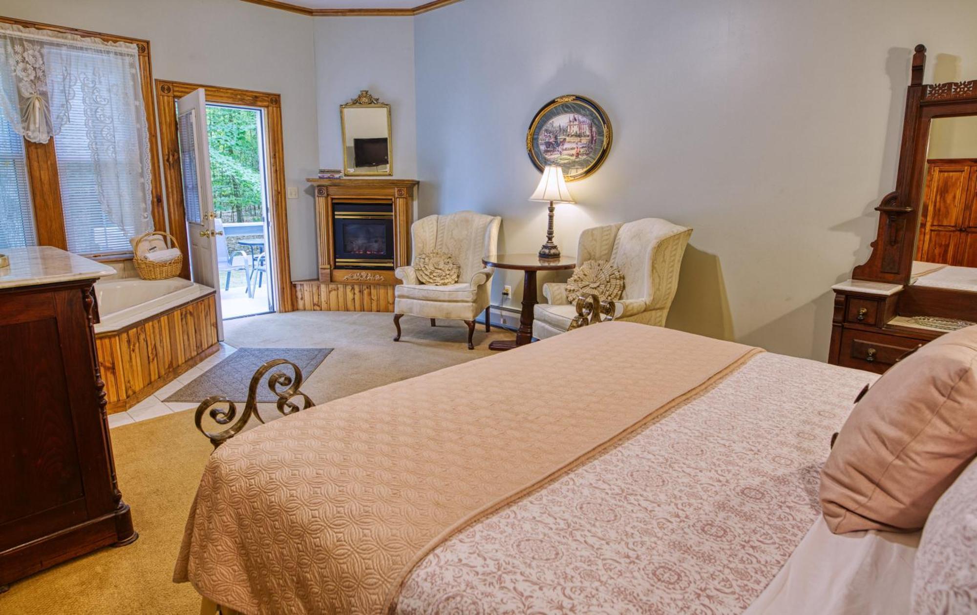 Rockwell Falls Inn And Wine Bar Lake Luzerne 객실 사진