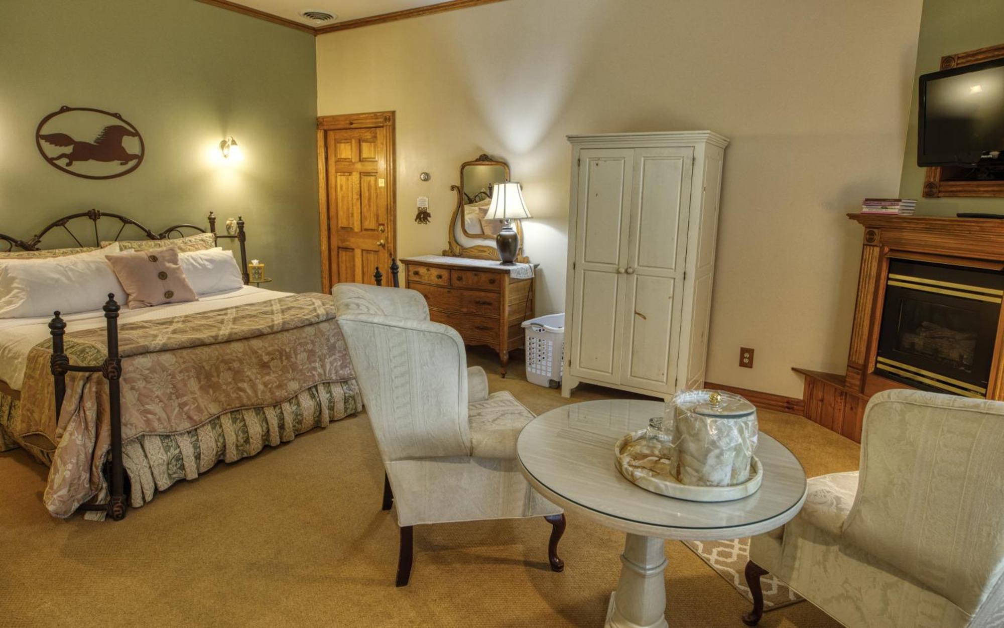 Rockwell Falls Inn And Wine Bar Lake Luzerne 객실 사진