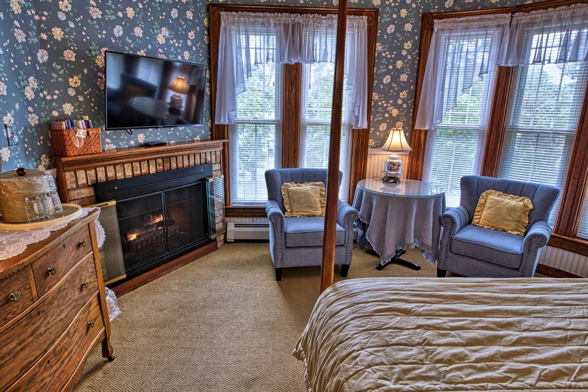 Rockwell Falls Inn And Wine Bar Lake Luzerne 객실 사진