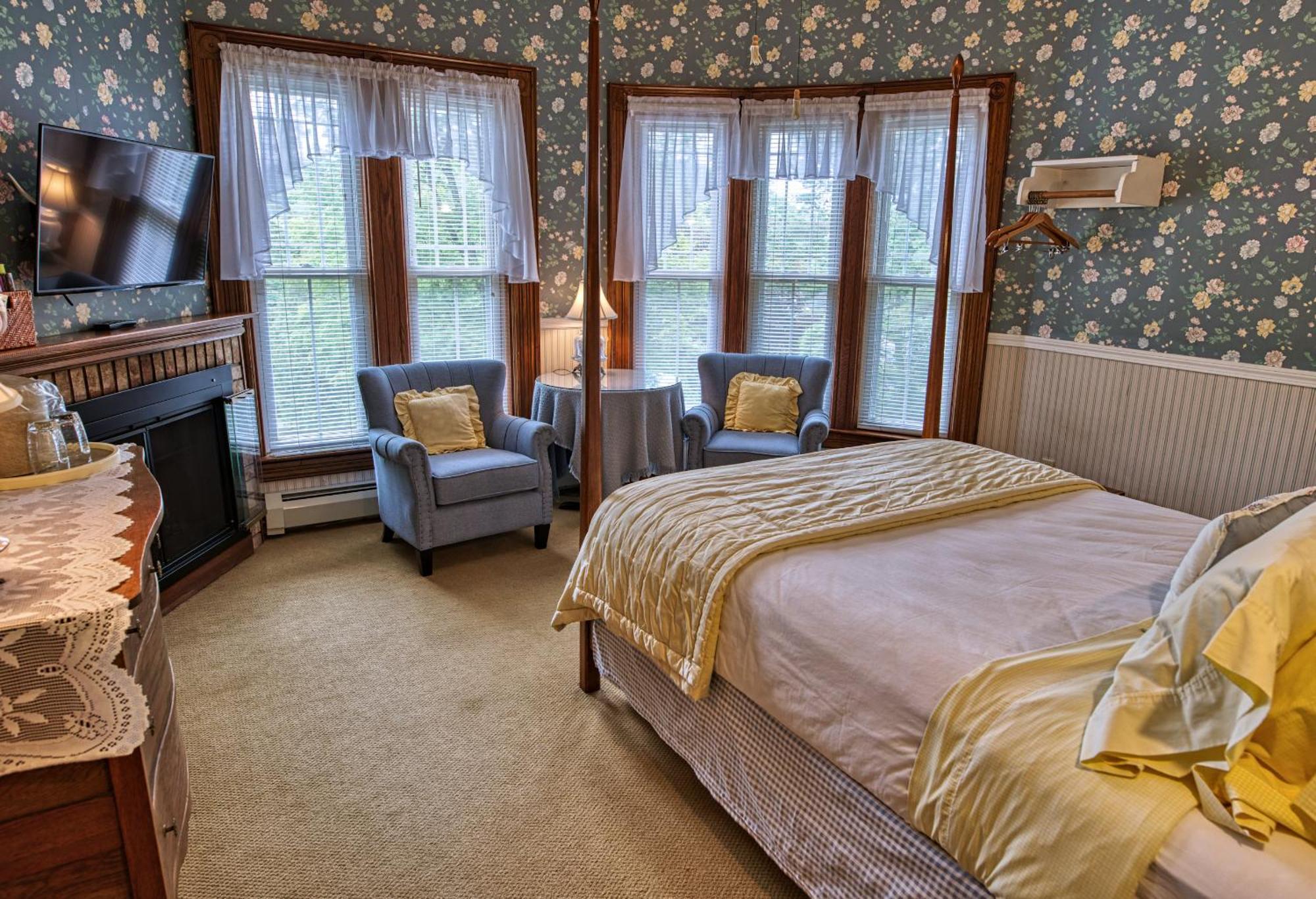 Rockwell Falls Inn And Wine Bar Lake Luzerne 객실 사진