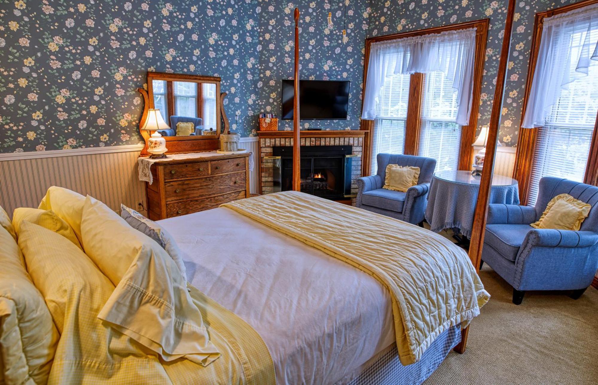 Rockwell Falls Inn And Wine Bar Lake Luzerne 객실 사진