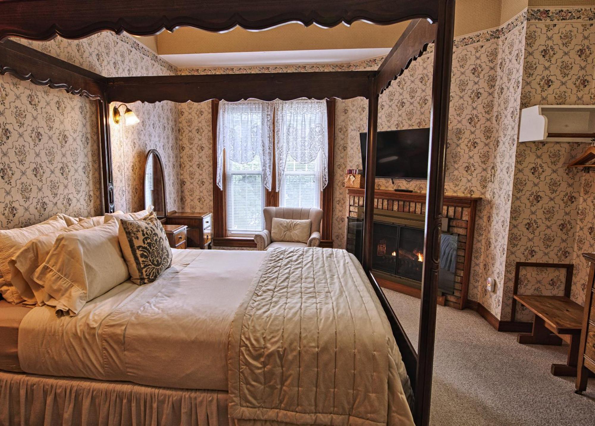 Rockwell Falls Inn And Wine Bar Lake Luzerne 객실 사진