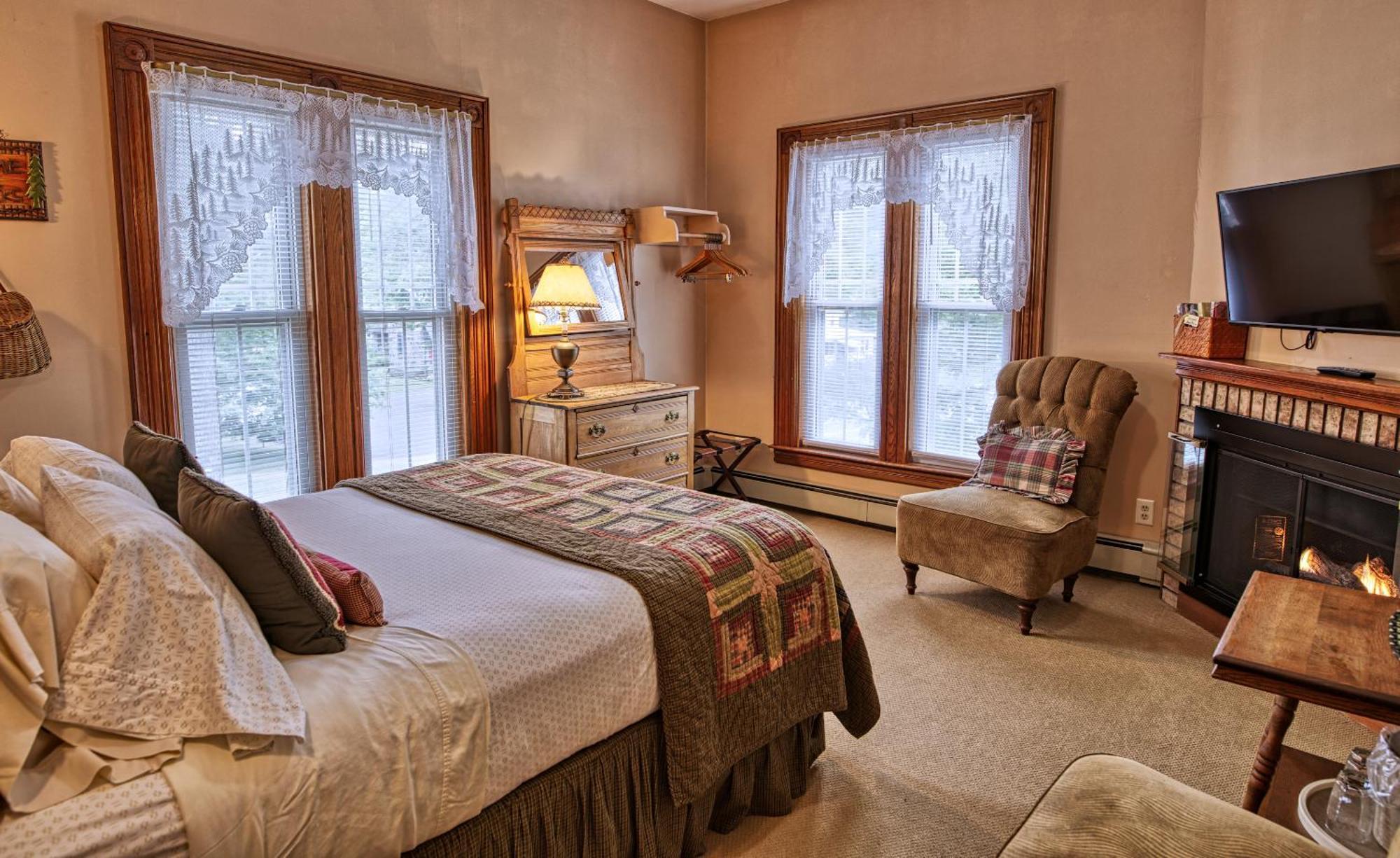 Rockwell Falls Inn And Wine Bar Lake Luzerne 객실 사진