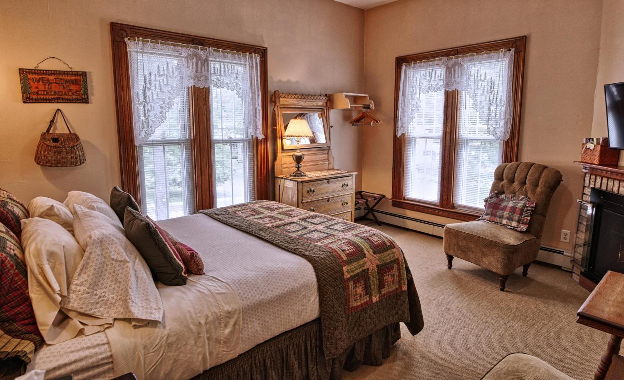 Rockwell Falls Inn And Wine Bar Lake Luzerne 객실 사진
