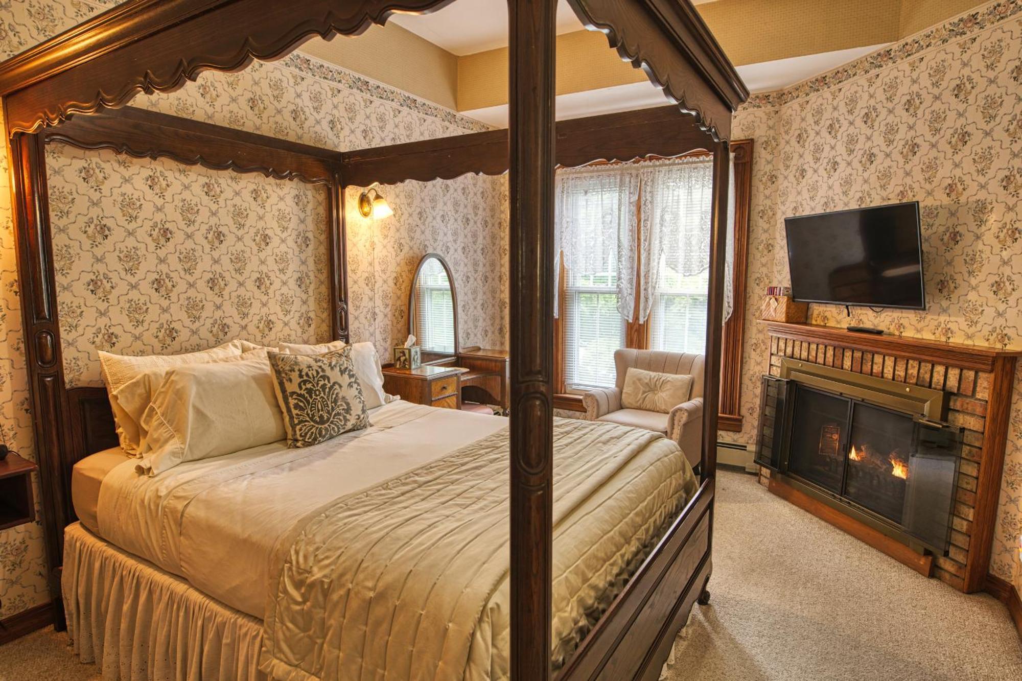 Rockwell Falls Inn And Wine Bar Lake Luzerne 객실 사진
