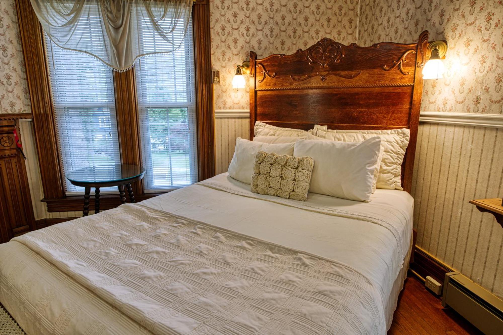 Rockwell Falls Inn And Wine Bar Lake Luzerne 객실 사진