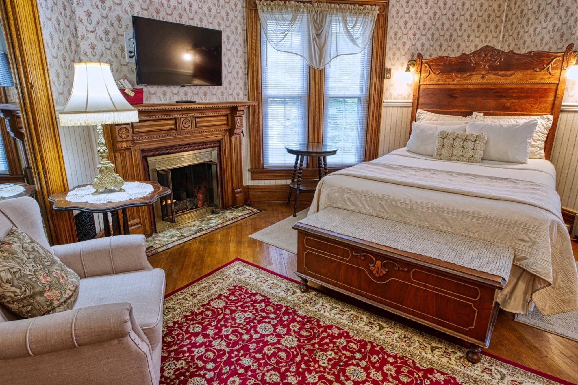 Rockwell Falls Inn And Wine Bar Lake Luzerne 객실 사진