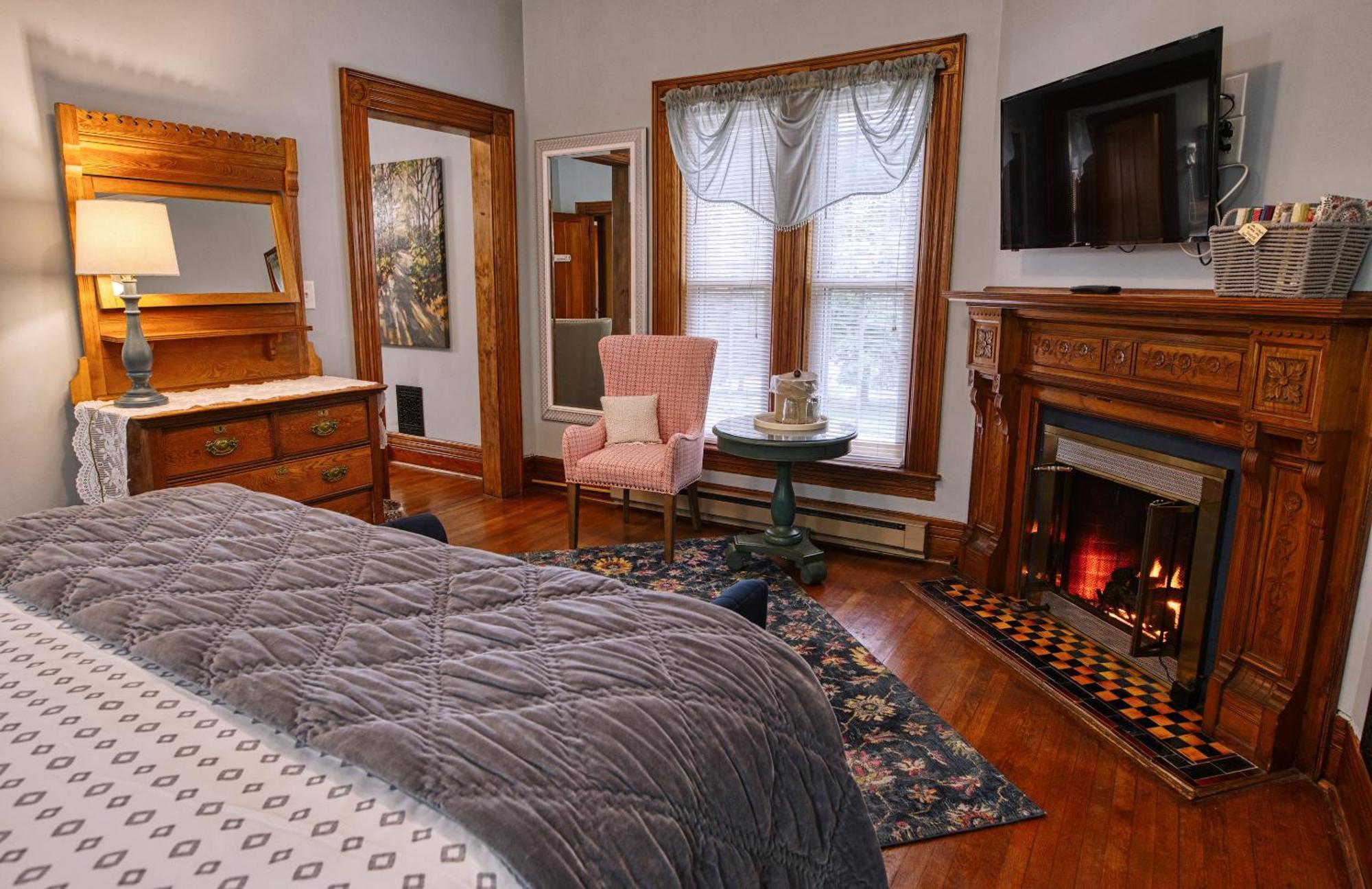Rockwell Falls Inn And Wine Bar Lake Luzerne 객실 사진
