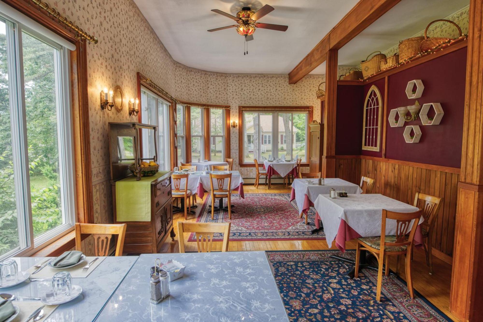 Rockwell Falls Inn And Wine Bar Lake Luzerne 외부 사진
