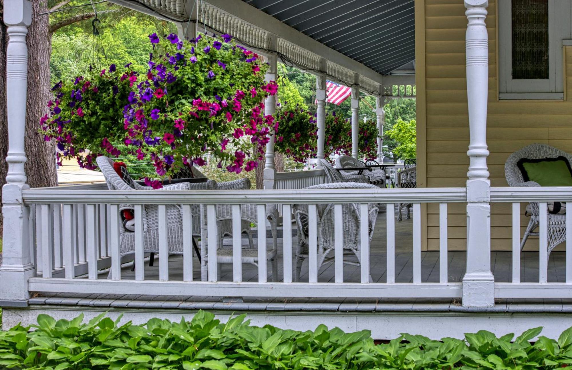 Rockwell Falls Inn And Wine Bar Lake Luzerne 외부 사진