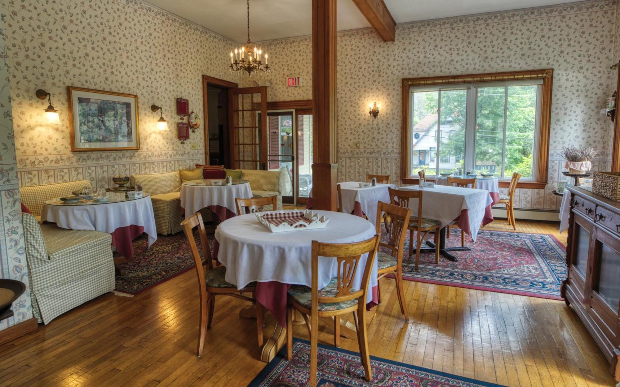 Rockwell Falls Inn And Wine Bar Lake Luzerne 외부 사진