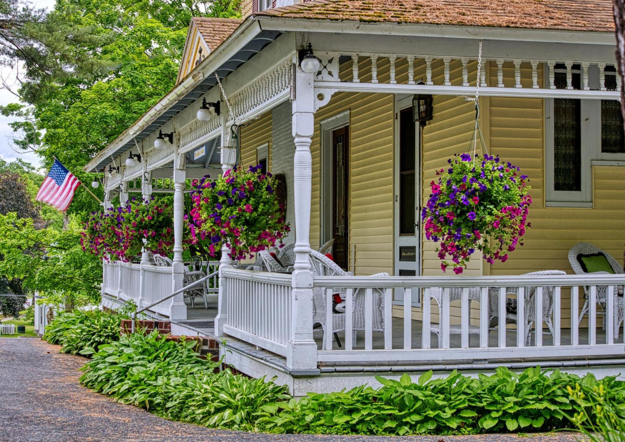Rockwell Falls Inn And Wine Bar Lake Luzerne 외부 사진